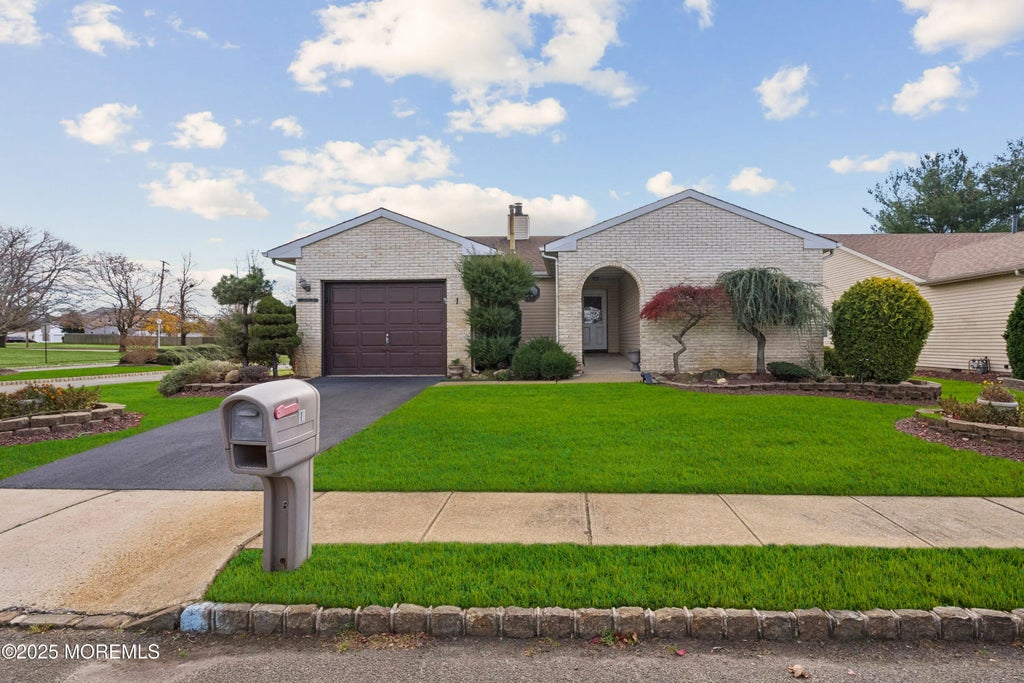 1 Suffolk Way, Marlboro