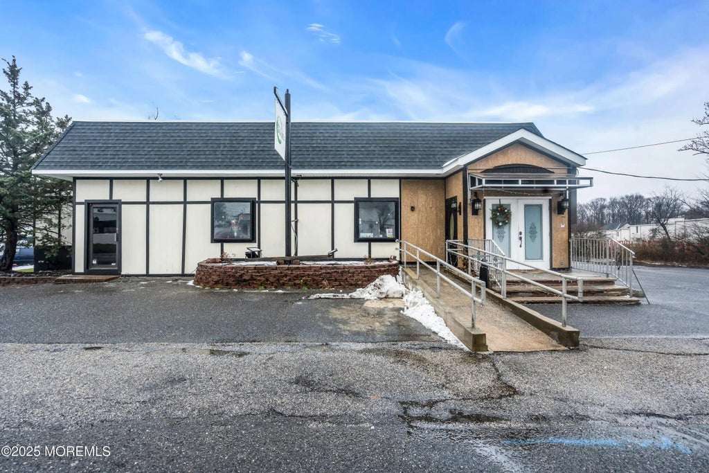 392 Route 34, Matawan