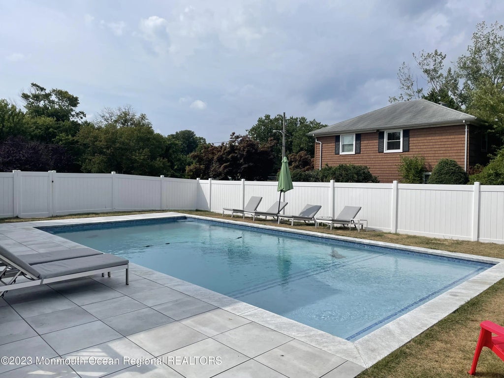 279 Lake Avenue, Long Branch