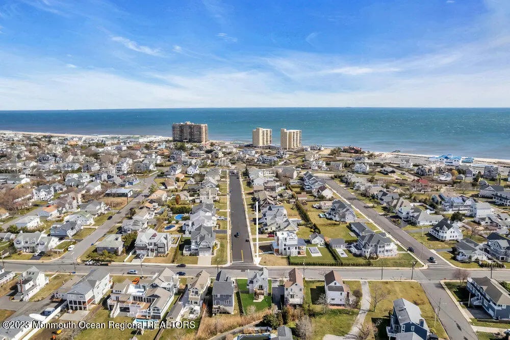 34 Riverdale Avenue, Monmouth Beach