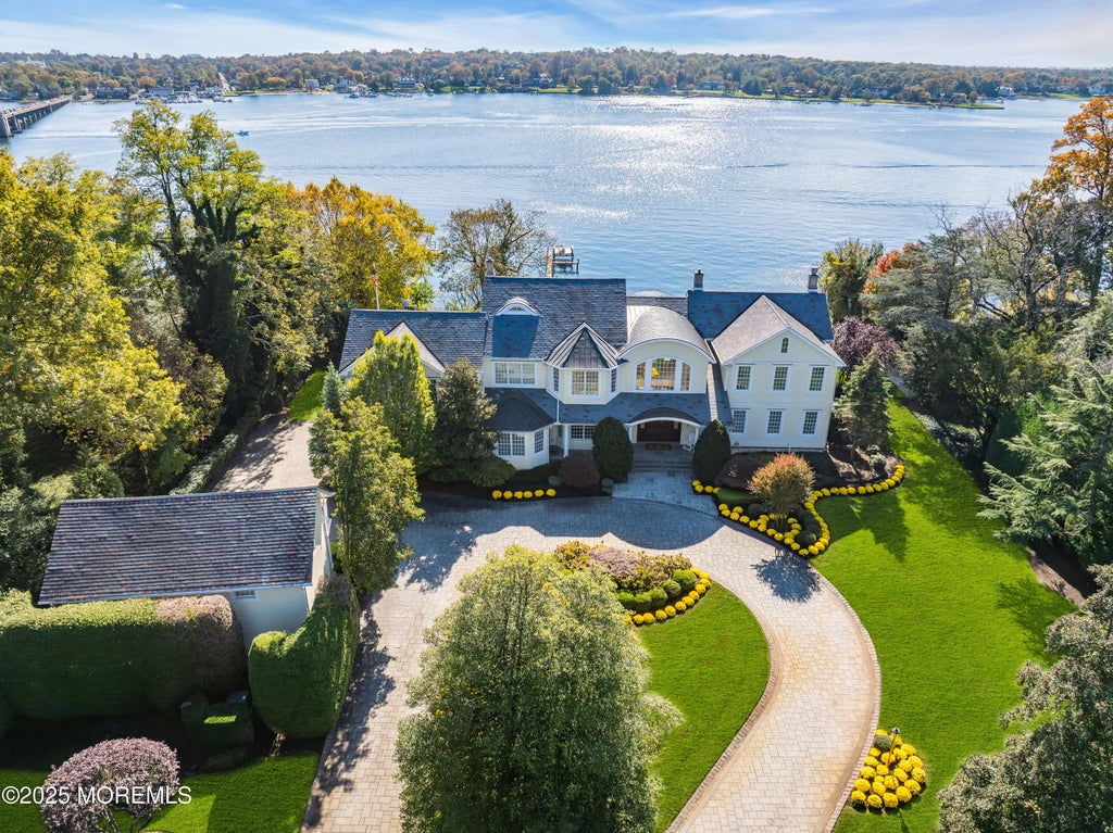 934 Navesink River Road, Rumson