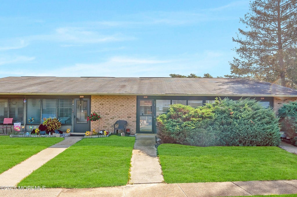 20 Yorkshire Court E, Manchester