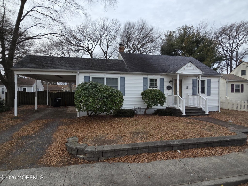 77 Pacific Avenue, Middletown