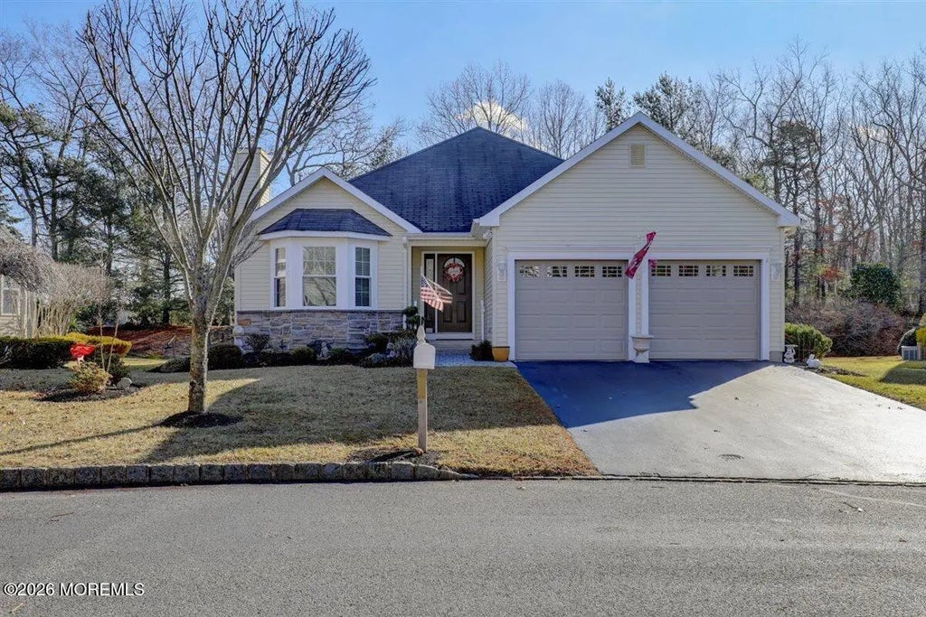 74 Foxwood Road, Lakewood