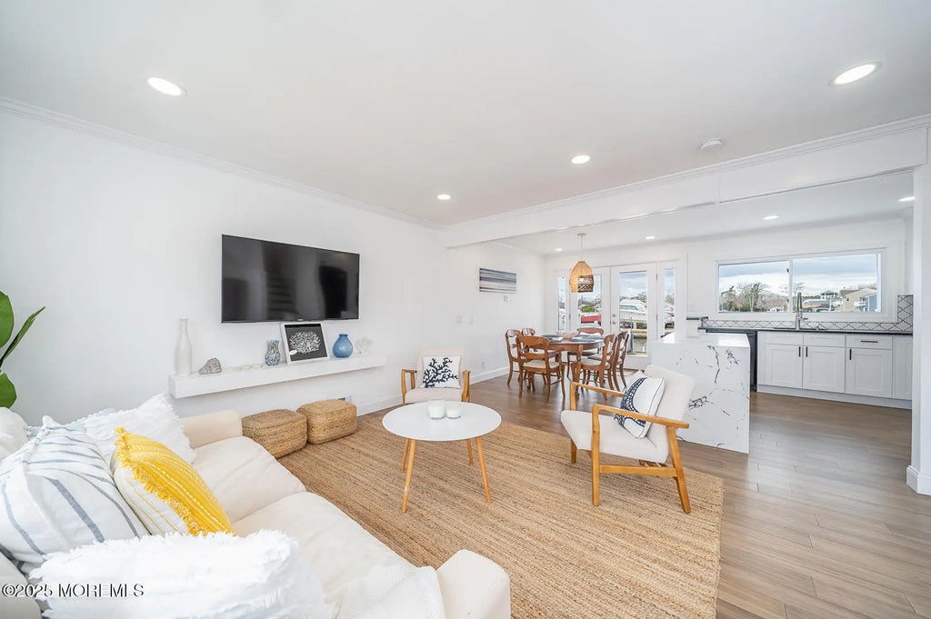 58 E Lagoona Drive, Brick