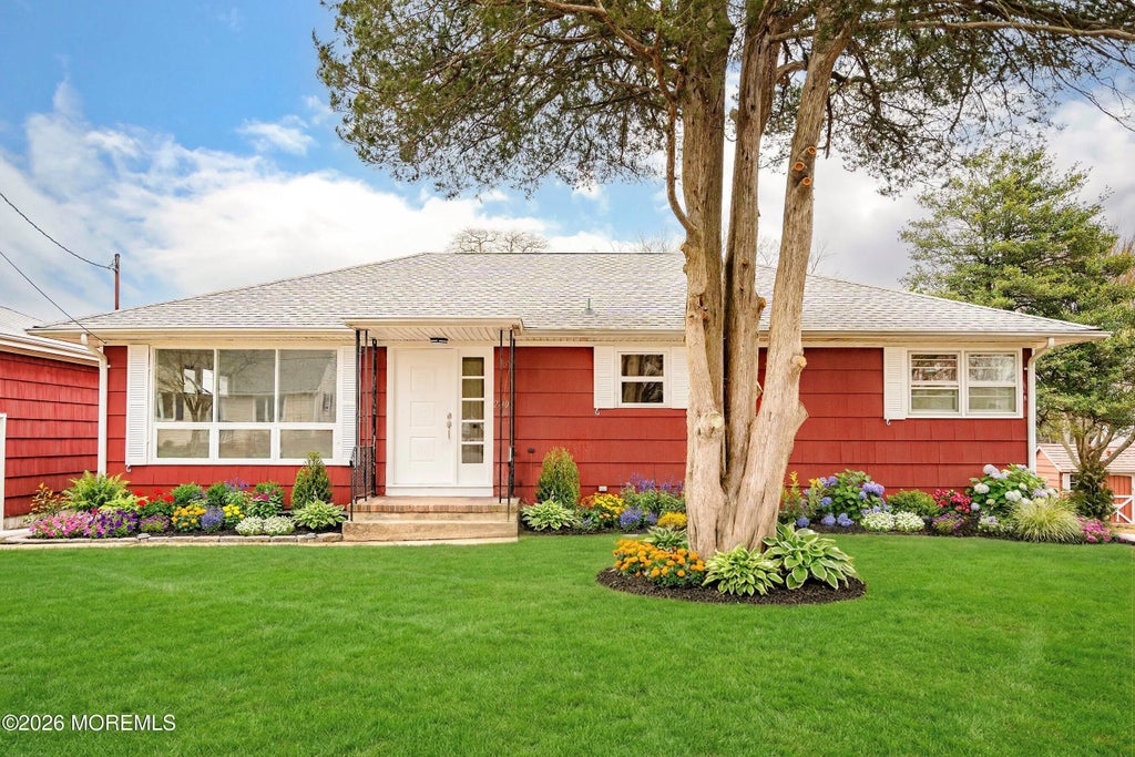 2710 Johnson Street, Wall