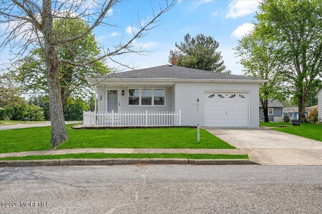 2 Van Gogh Street, Toms River