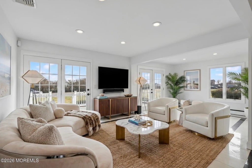 8 Pullman Avenue, Long Branch