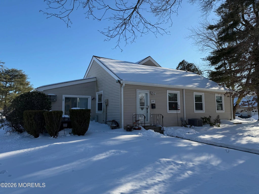 139 Wein Market F, Freehold