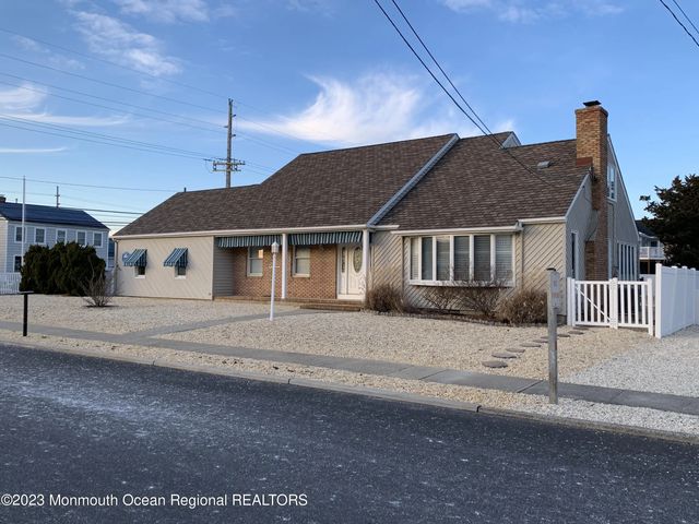 107 Carlton Place, Mantoloking