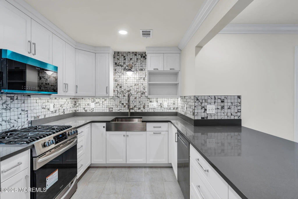 1209 Wedgewood Circle, Belford