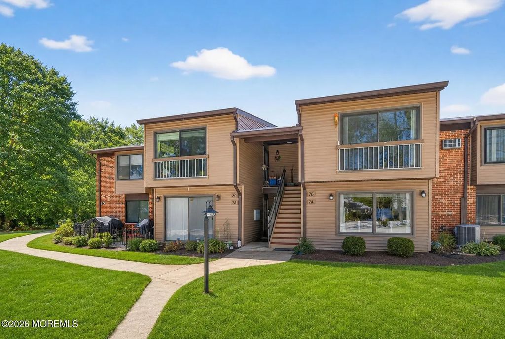 80 Manchester Court, Red Bank