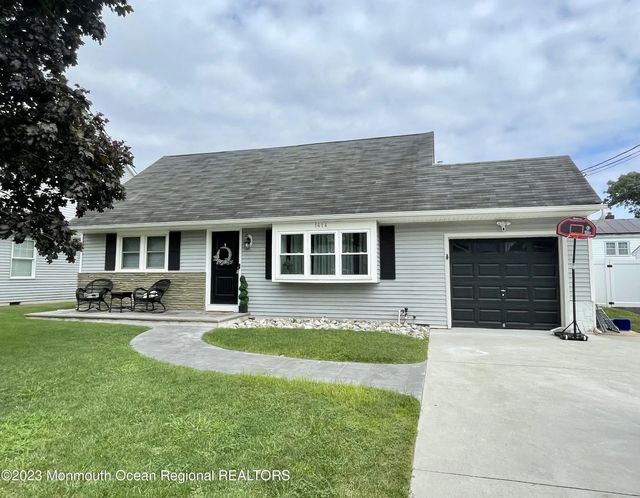 1414 Treeneedle Road, Point Pleasant