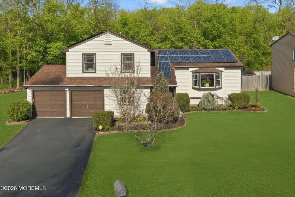 7 Colonial Court, Howell