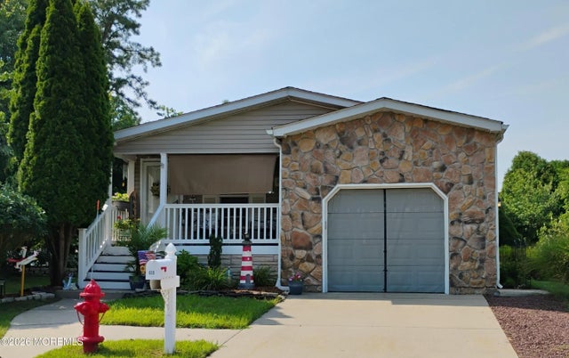 610 Walden Way, Whiting