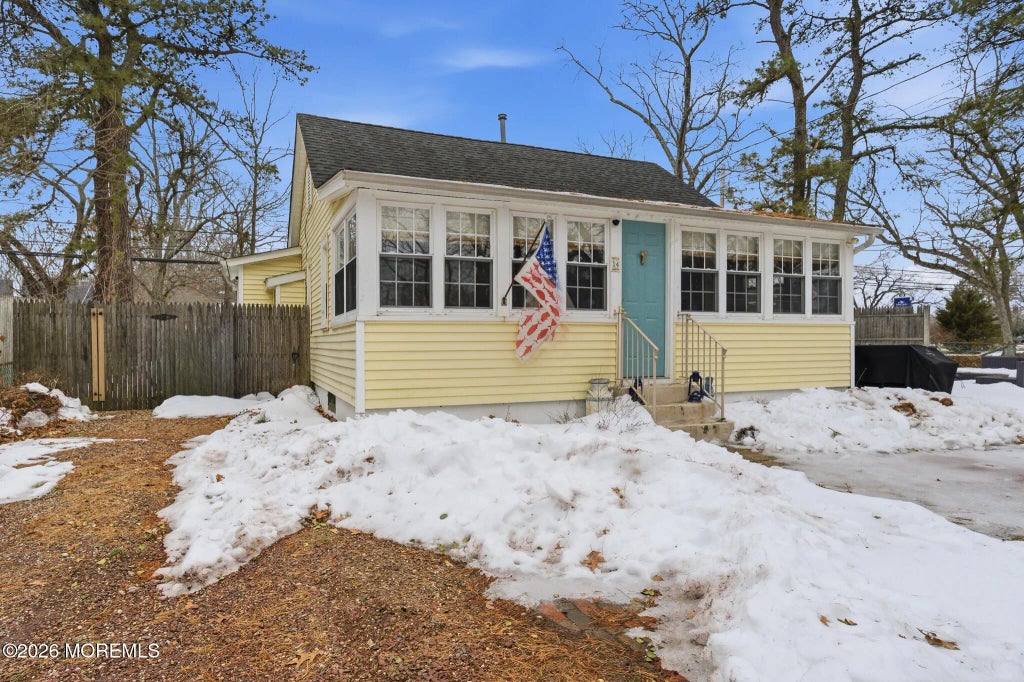 14 Sunset Road, Brick