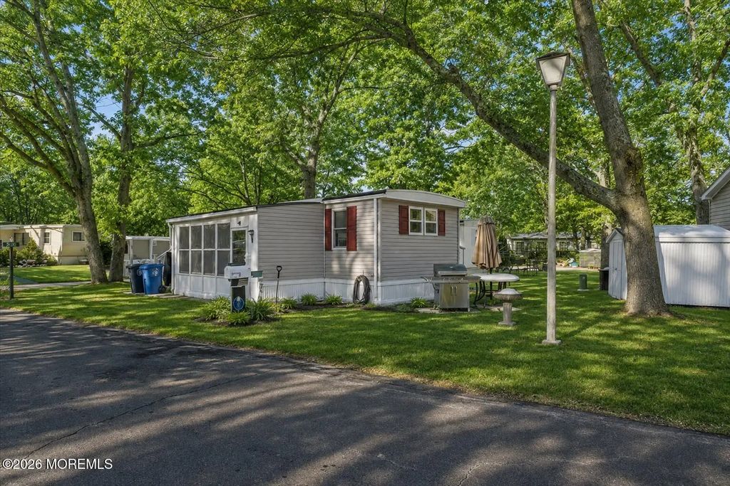 57 Roberts Road, Toms River
