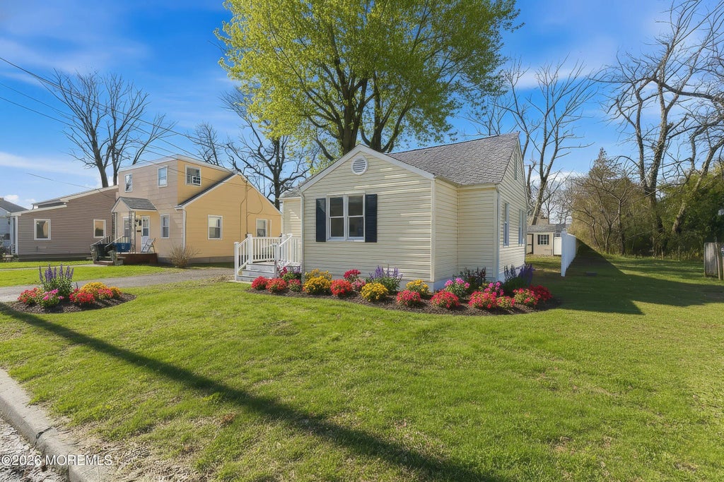 71 Bay Avenue, North Middletown