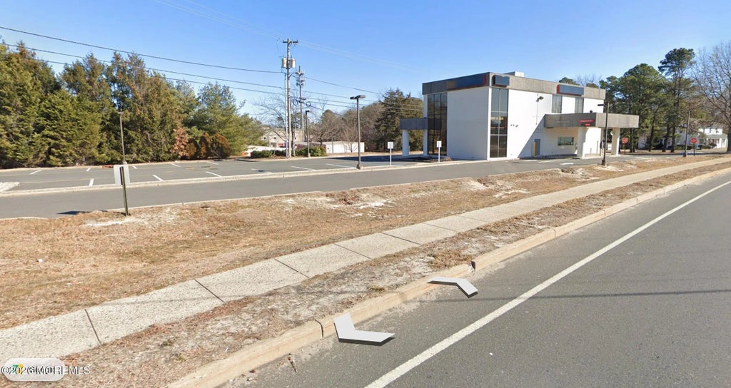 120 Jack Martin Boulevard, Brick