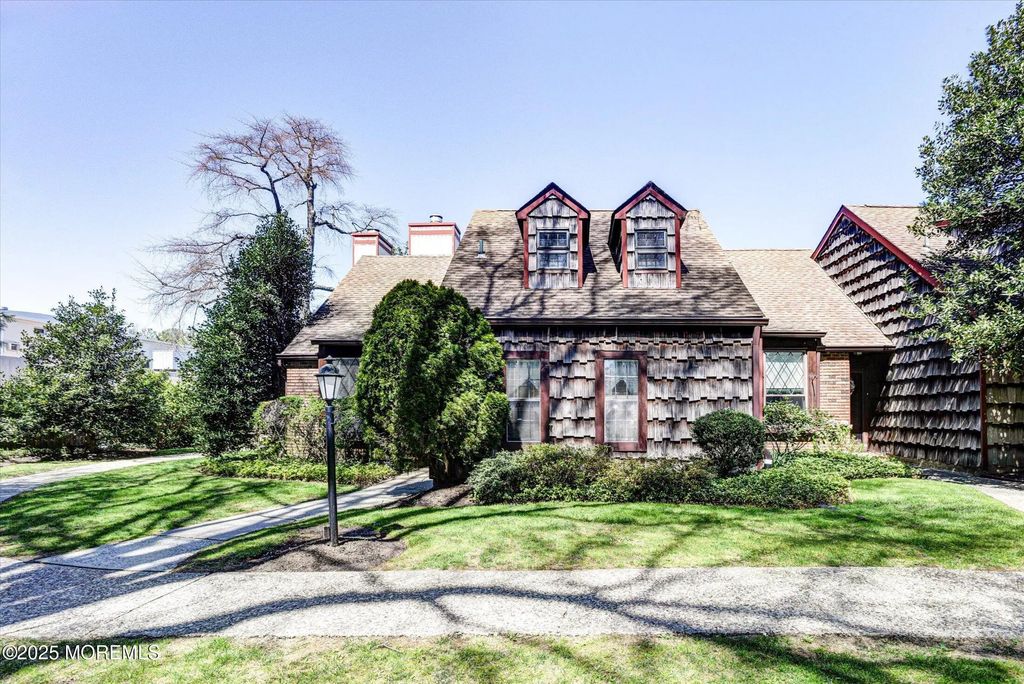 55 Cheshire Square, Little Silver