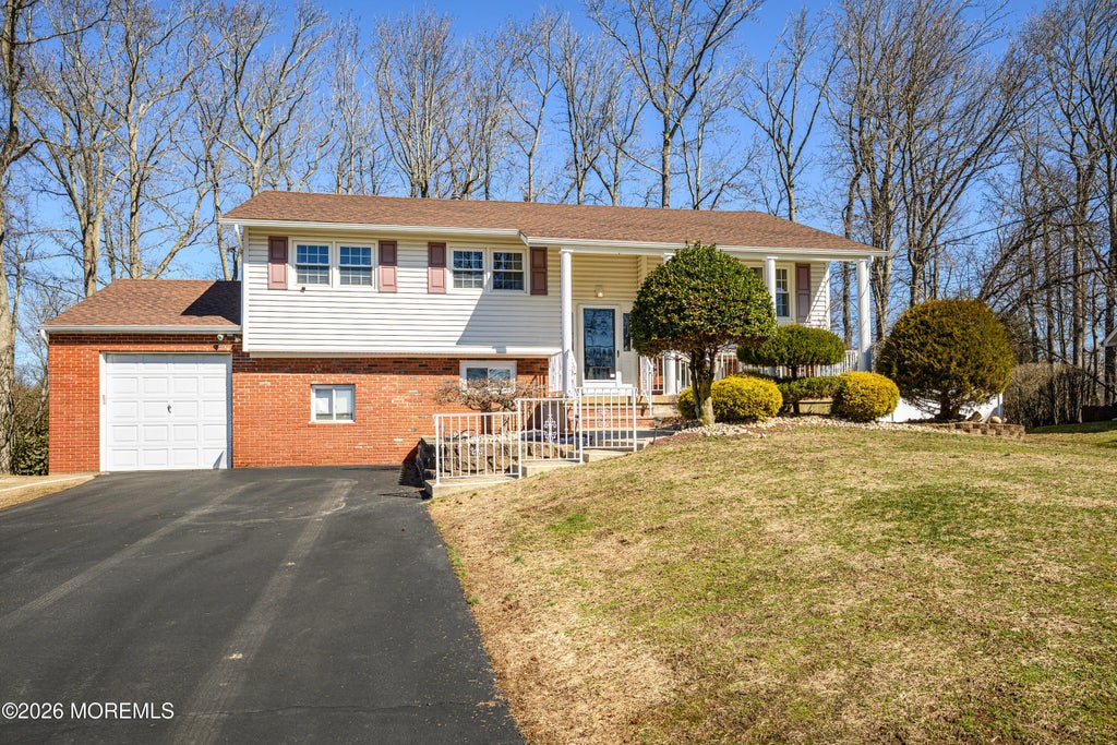 25 Tarrytown Road, Manalapan