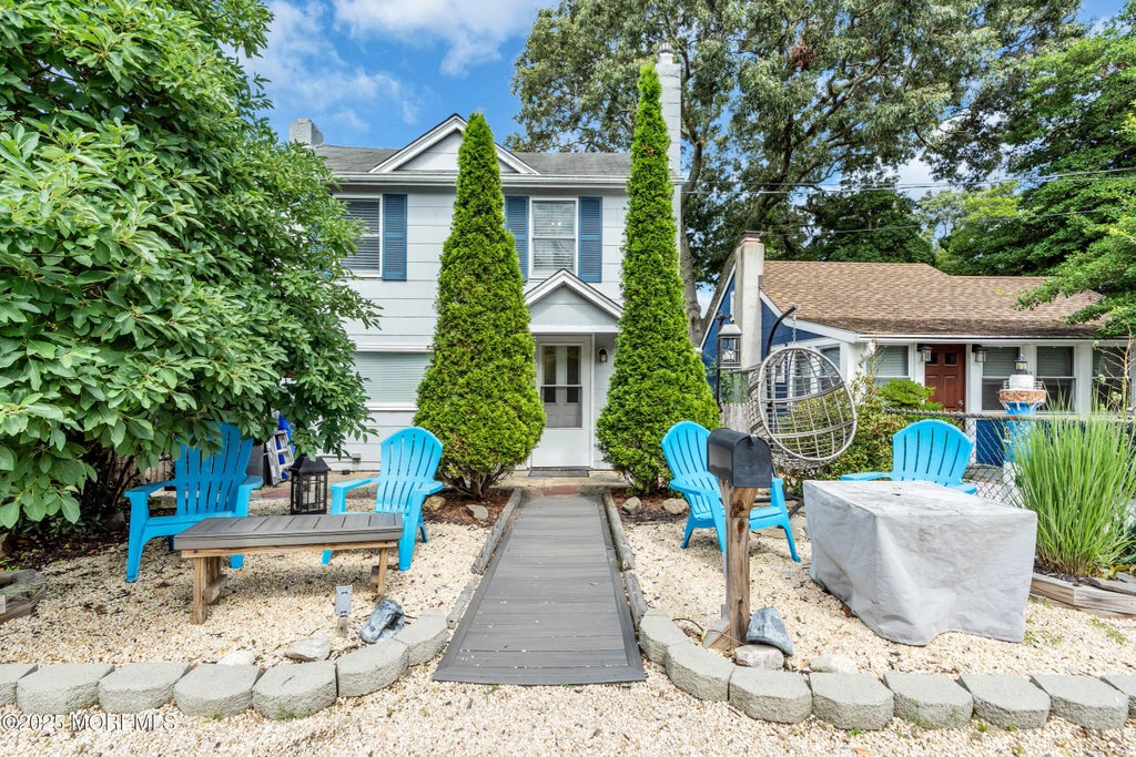 53 Country Club Court, Brick