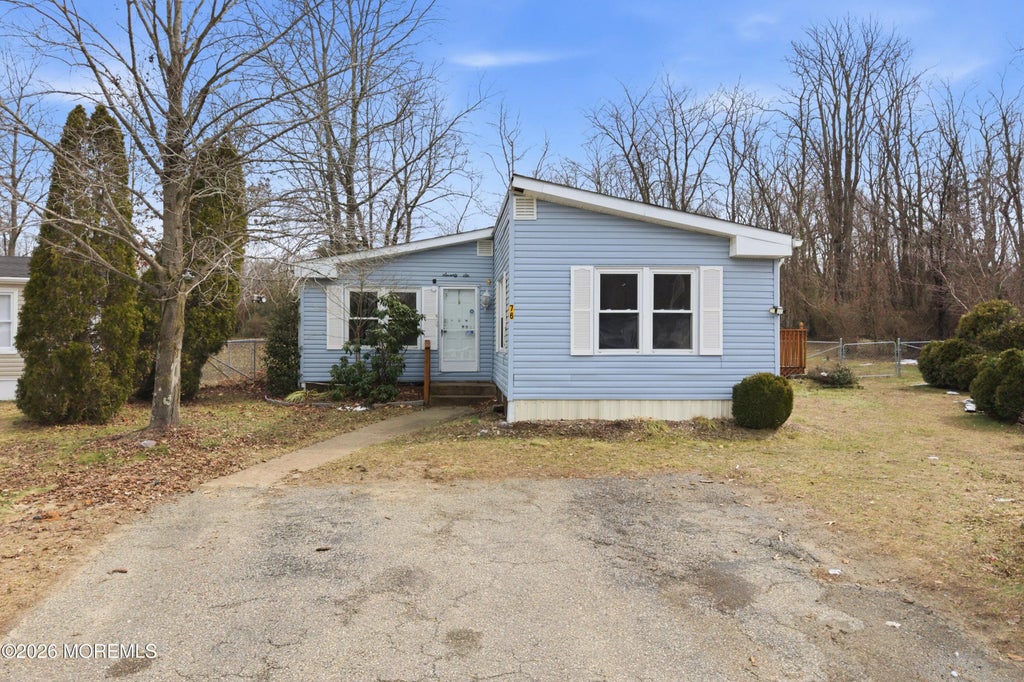 76 Deer Way, Manalapan