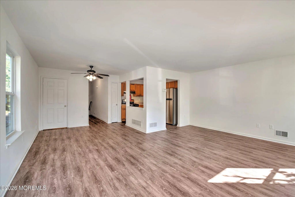 11 Esplanade Way, Bayville