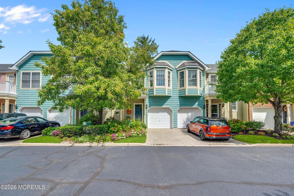 7 Waterford Way, Spring Lake Heights