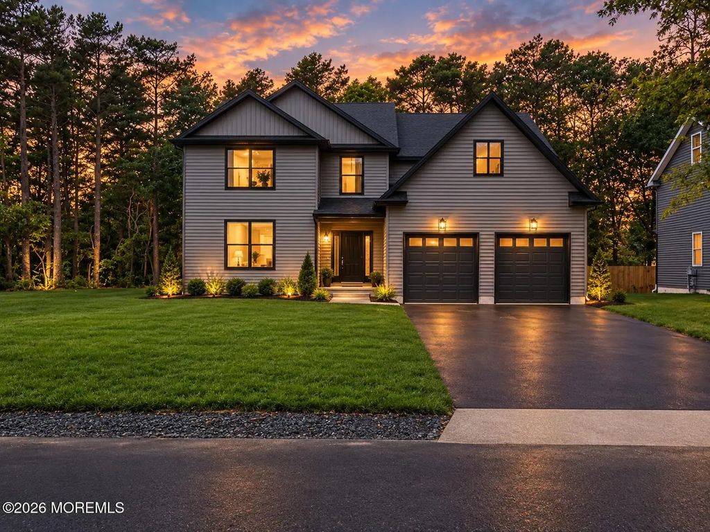 1 Railroad Avenue, Bayville