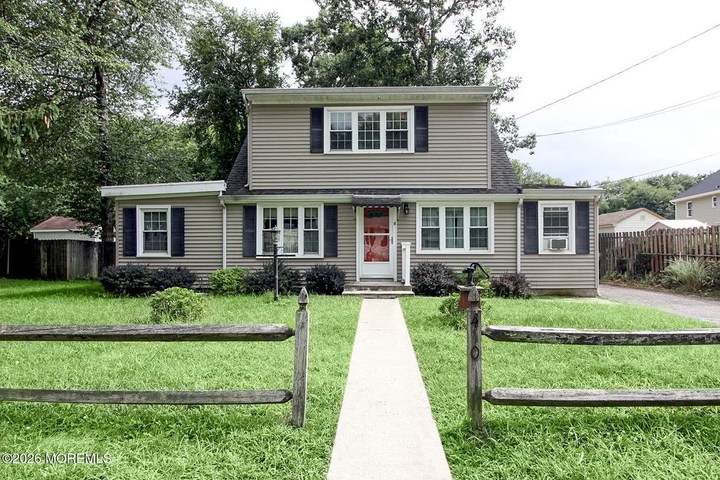 410 Middle Lane, Howell