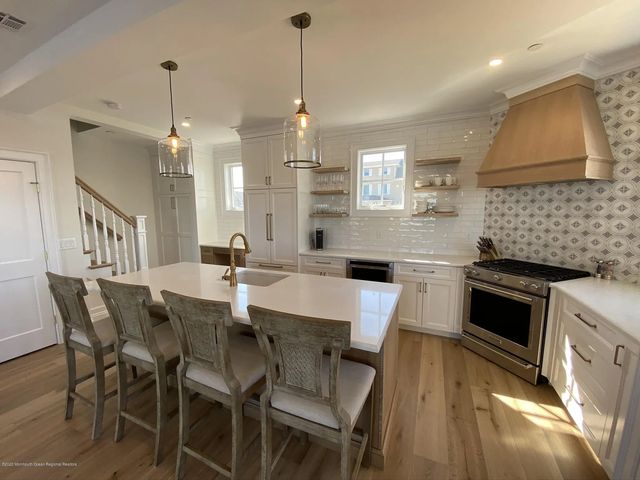 412 Lake Avenue, Bay Head