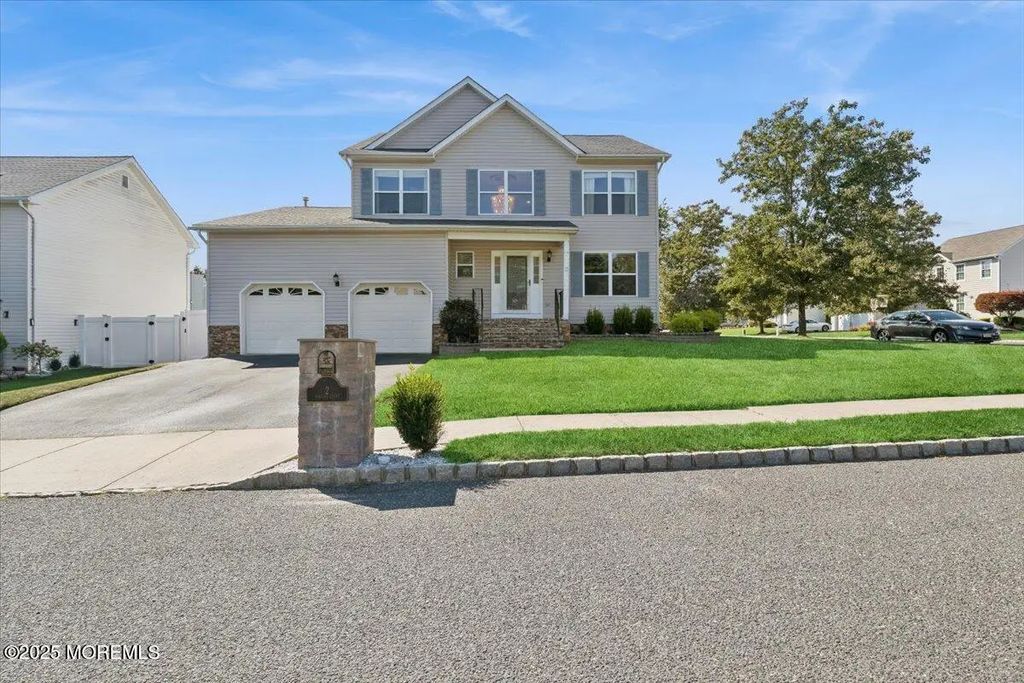2 Higgins Court, Howell