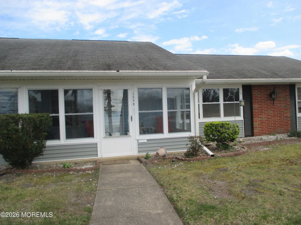 396b Chesterfield Court, Lakewood