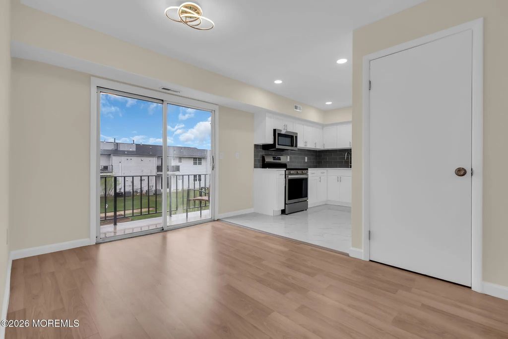 10 Maine Court 734, Matawan