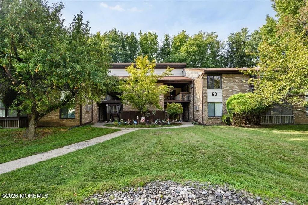 63 Overlook Way D, Manalapan