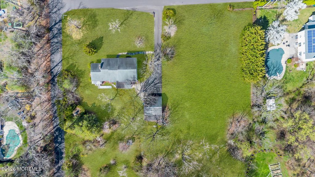 249 Twin Oaks Drive, Brick