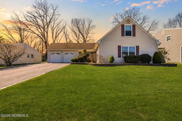 5 Berkshire Drive, Howell