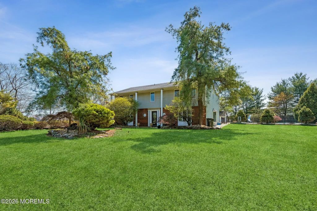 1 Flintlock Road, Freehold