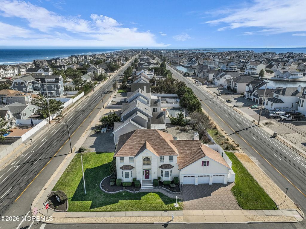 154 Bay Avenue, Mantoloking