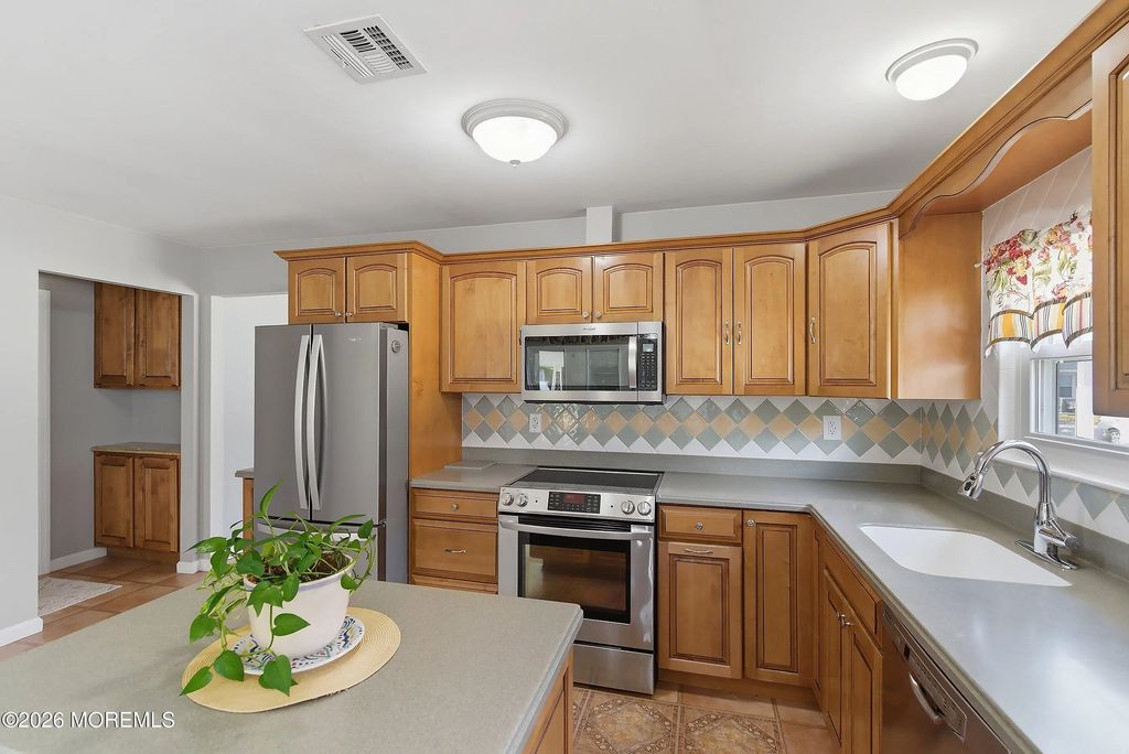428 Saint Thomas Drive, Toms River