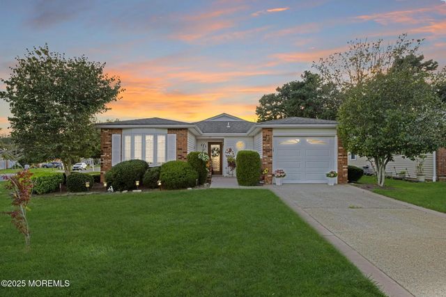 161 Lions Head Boulevard S, Brick