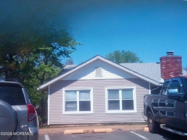 192 Downing Street, Lakewood