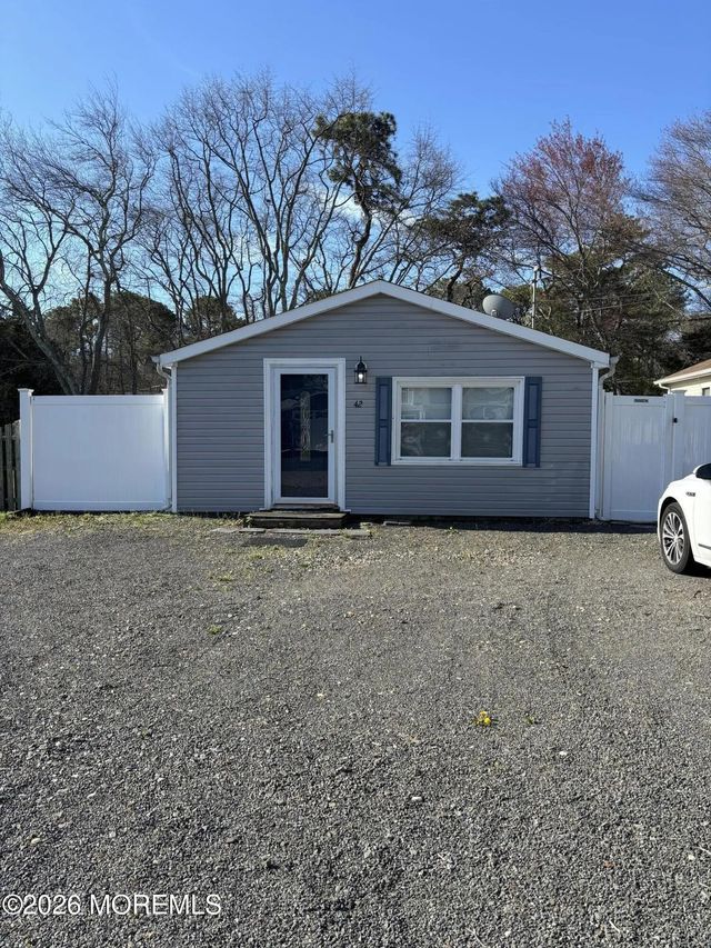 42 Central Avenue Avenue, Waretown