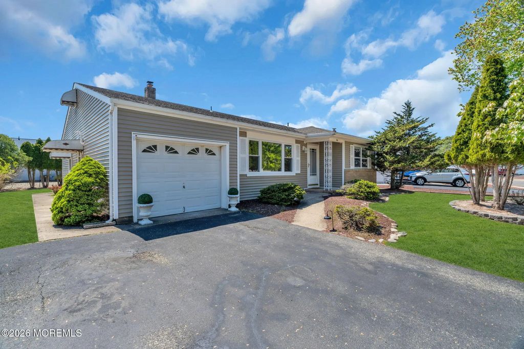 50 Oakfield Road, Toms River