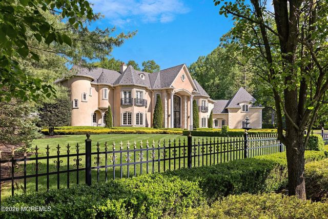12 Raintree Court, Holmdel