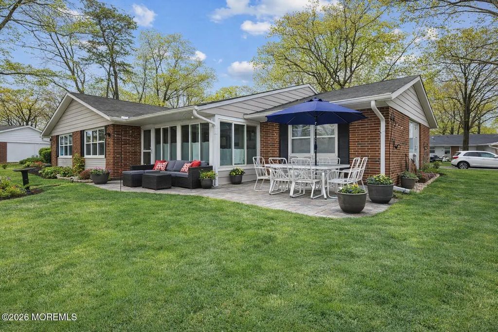 609b Lake Point Drive B, Lakewood