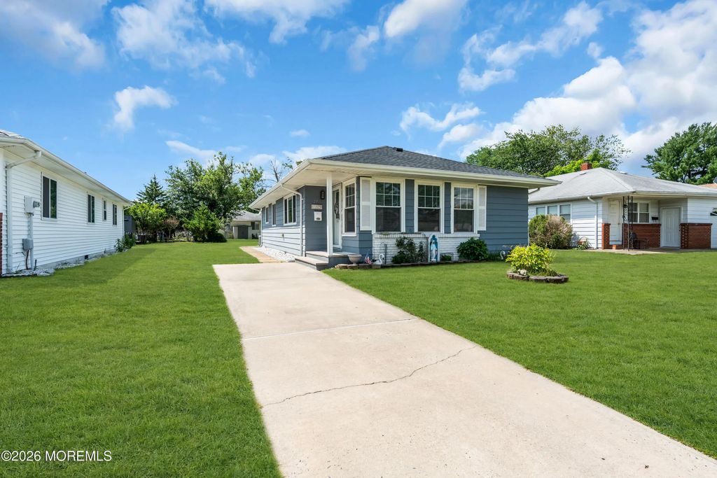 27 Anguilla Lane, Toms River