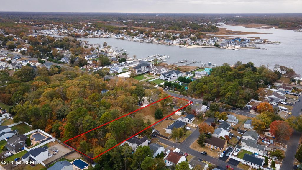 219 Kettle Creek Road, Toms River
