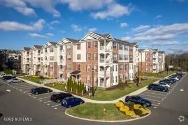 2000 Colts Circle 2320, Lawrence
